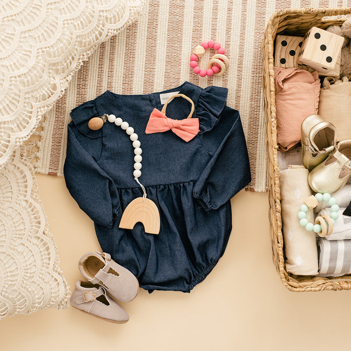 Baby Clothes for Minimalists - 10 Pieces You Need for a Newborn
