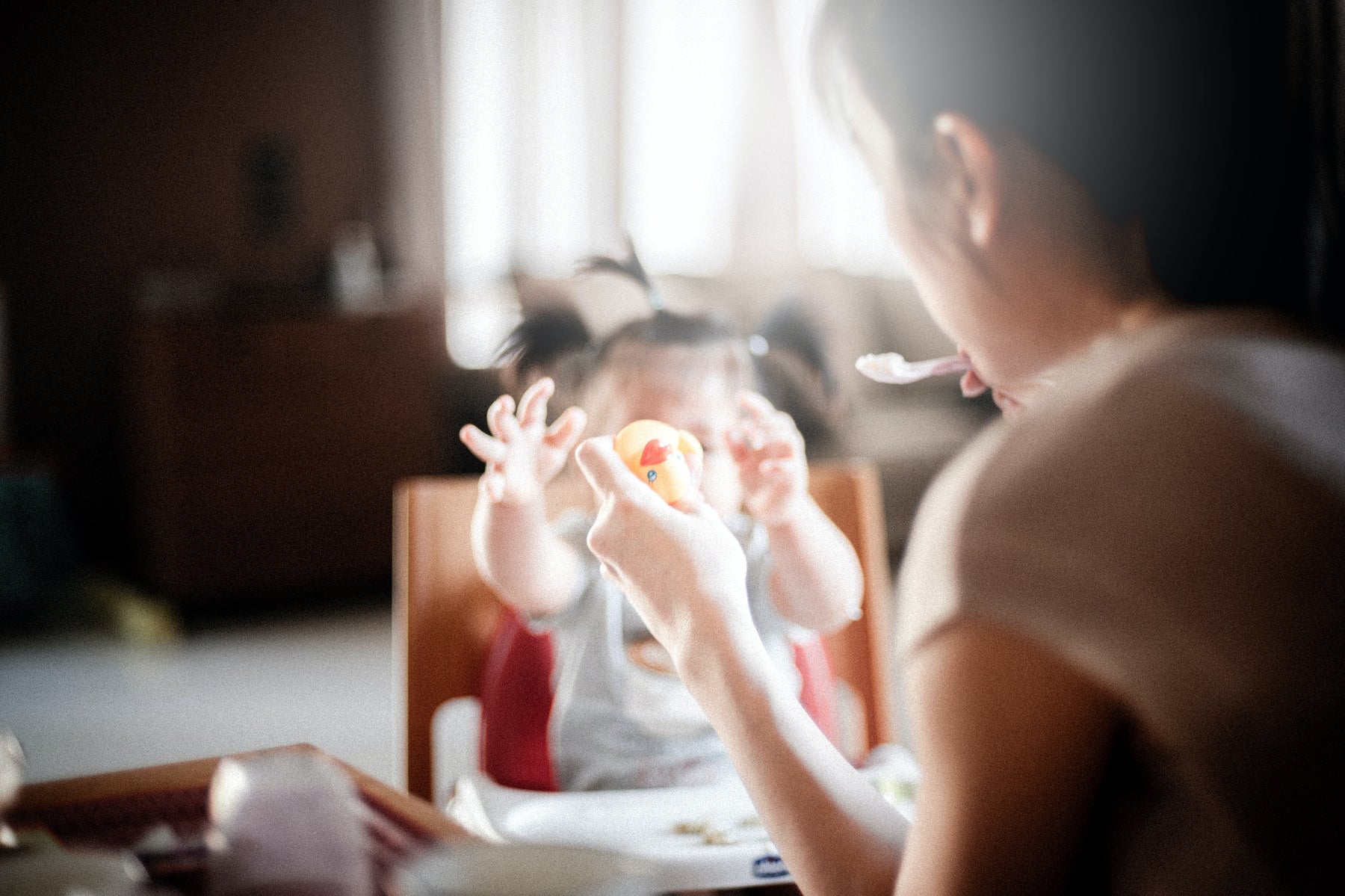 How to Feed a Baby Without Making a Mess